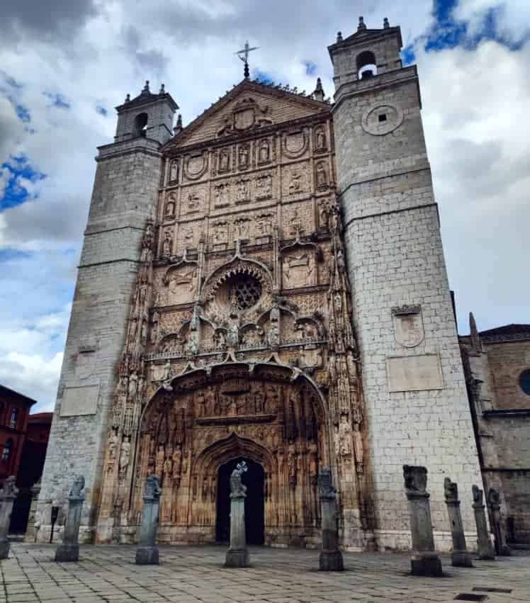 Facade of the church of San Pablo.