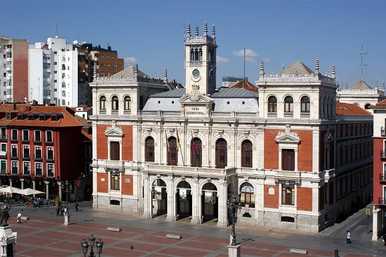 View of the town hall located in the Plaza Mayor.